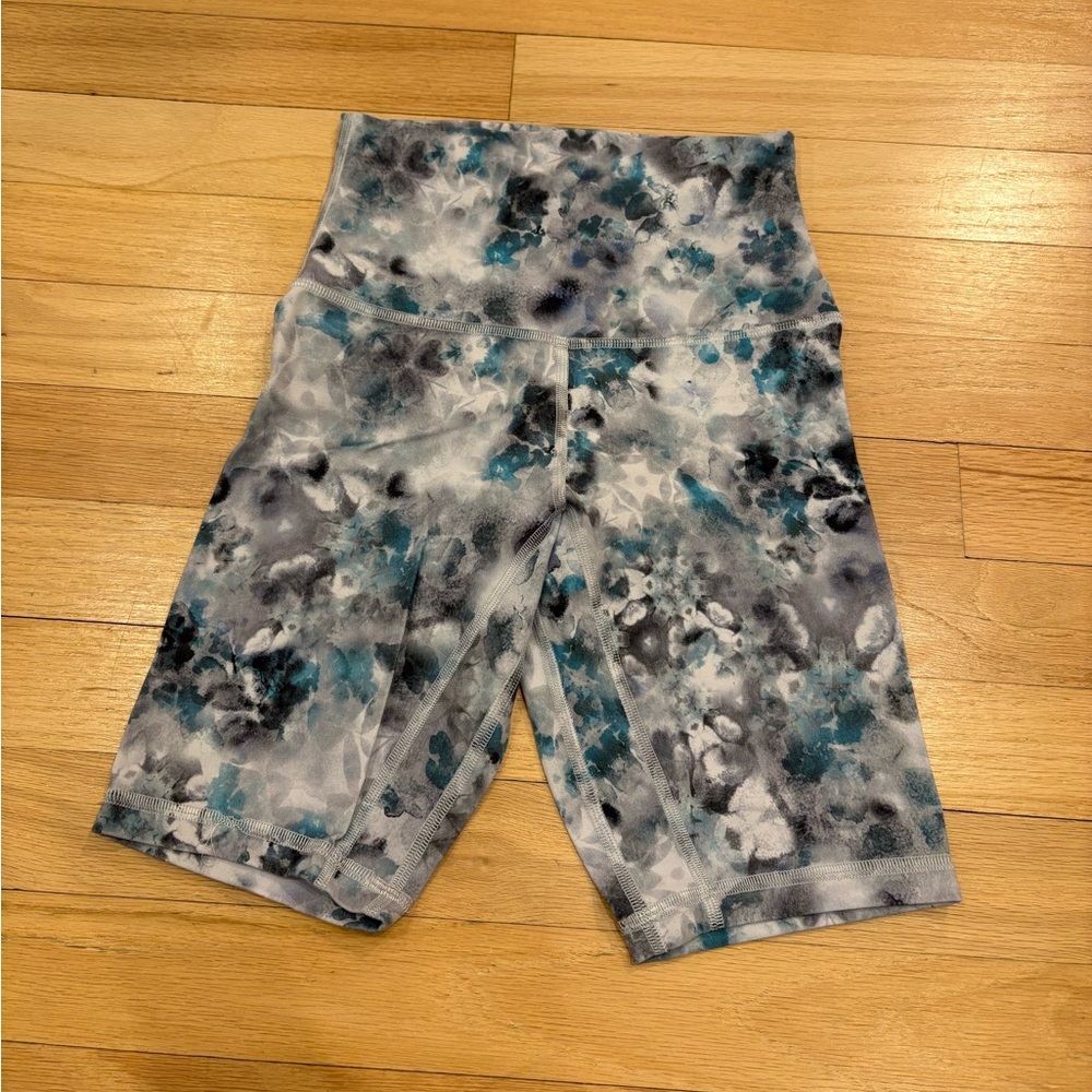 Lululemon Athletica Blue and Gray Patterned Shorts